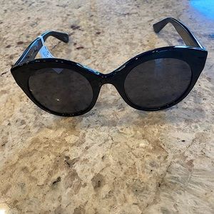 Authentic, brand new Gucci sunglasses!